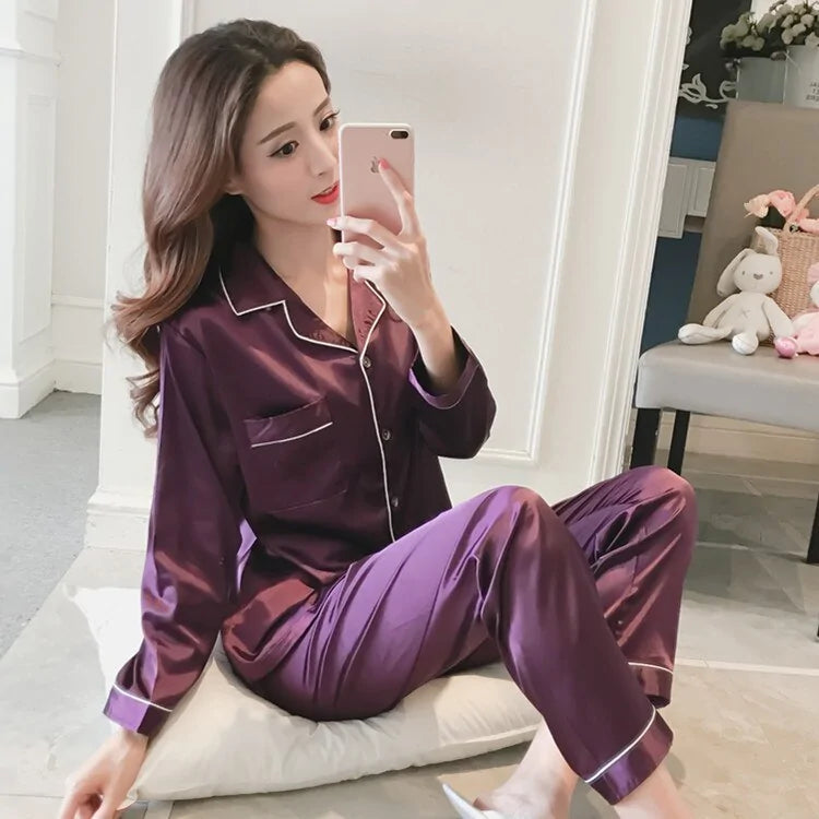 Pyjama en satin de soie pour femmes