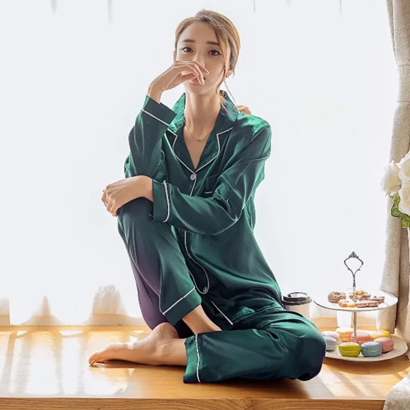 Pyjama en satin de soie pour femmes