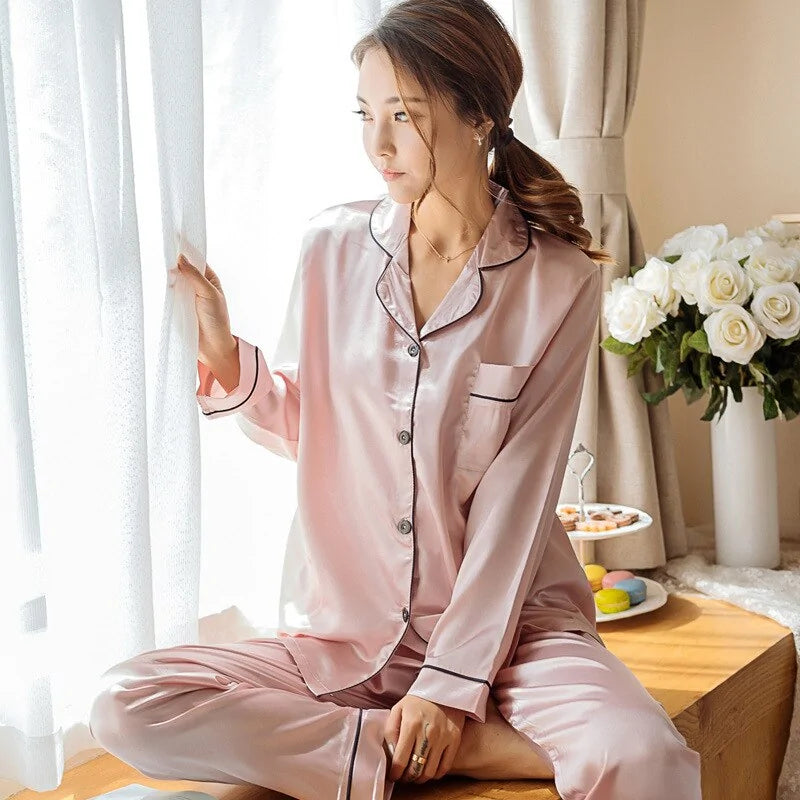 Pyjama en satin de soie pour femmes